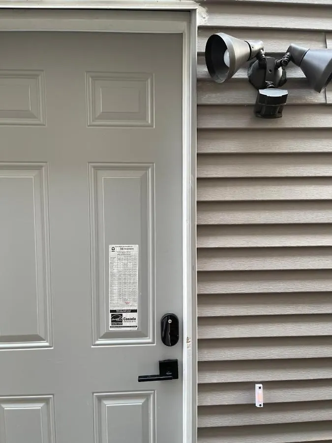 Tastefully Furnished One Bedroom Suite YYC