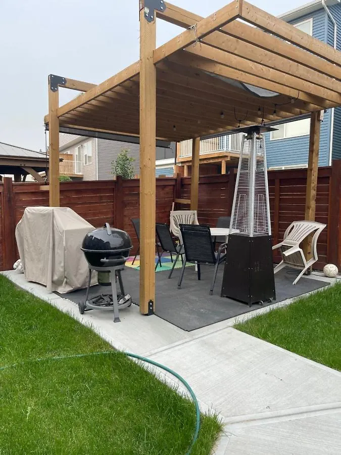 Tastefully Furnished One Bedroom Suite YYC 0*,