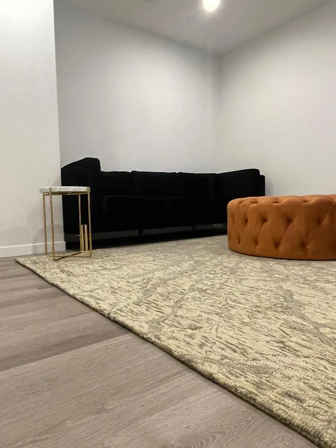 Tastefully Furnished One Bedroom Suite YYC