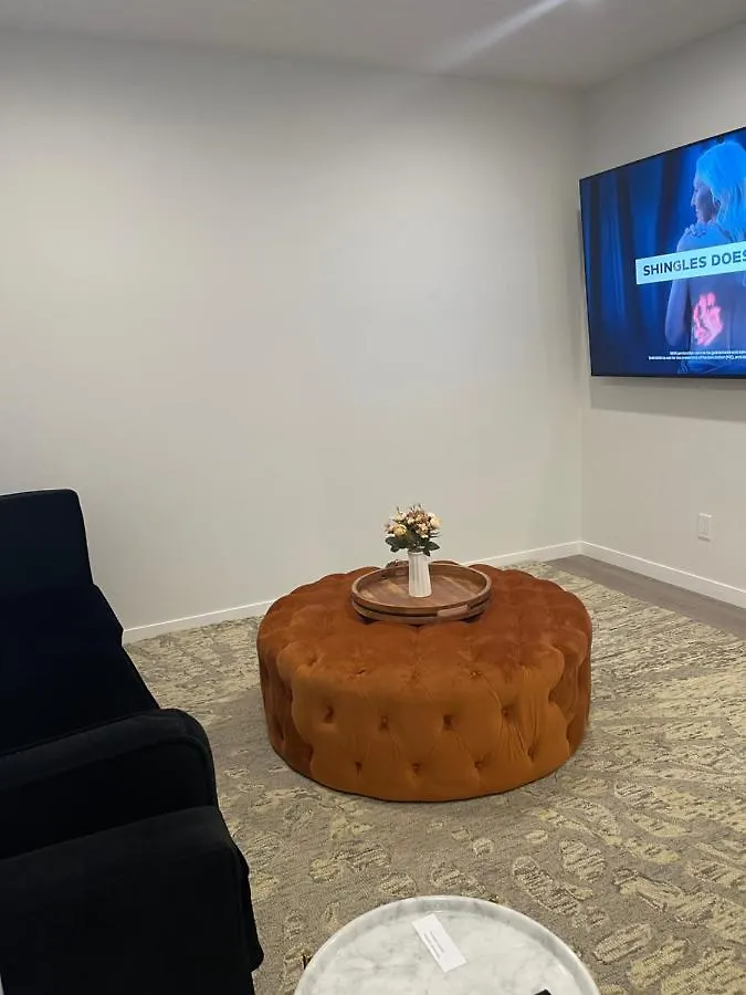 Ferienhaus Tastefully Furnished One Bedroom Suite YYC